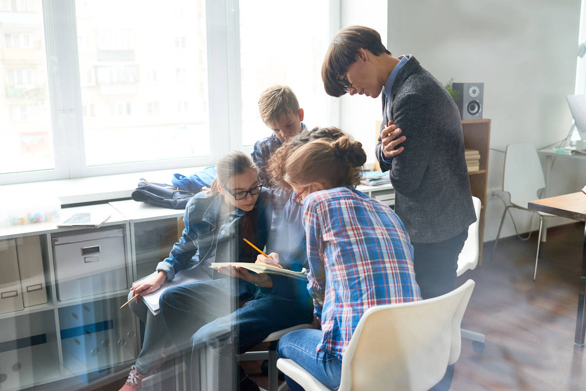 kids brainstorming while teacher looks on